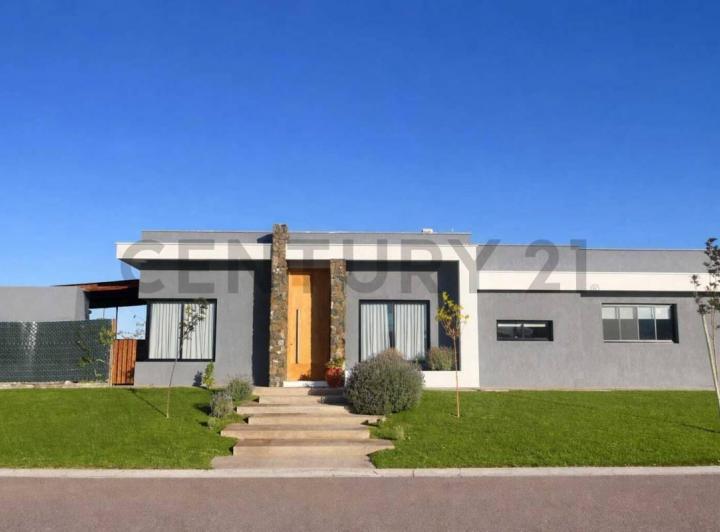 Casa · 200m² · 7 Ambientes · 2 Cocheras