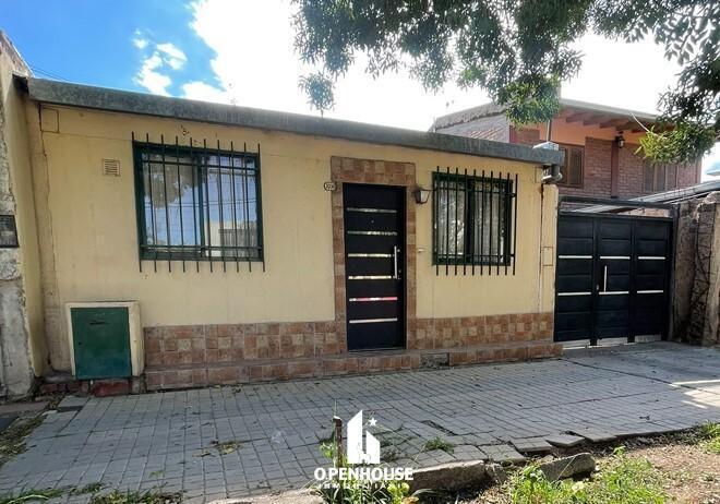 Casa · 77m² · 4 Ambientes · 1 Cochera