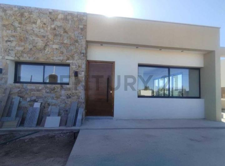 Casa · 163m² · 4 Ambientes · 2 Cocheras