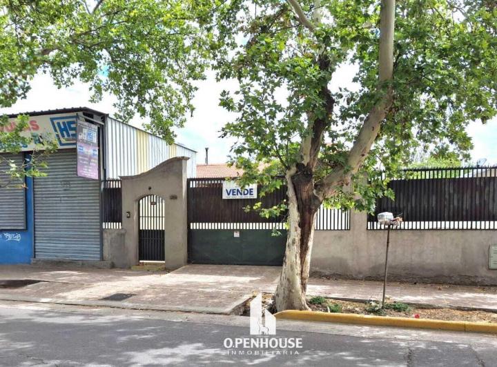 Casa · 620m² · 2 Dormitorios