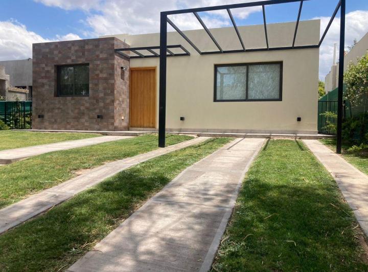 Casa · 163m² · 1 Ambiente · 2 Cocheras