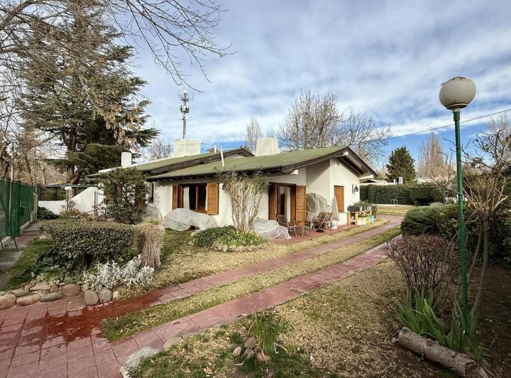 Casa · 287m² · 10 Ambientes · 1 Cochera