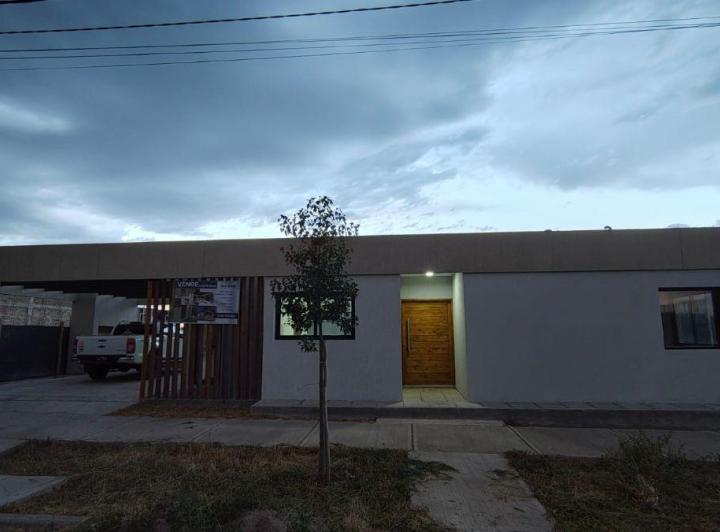 Casa · 115m² · 4 Ambientes · 2 Cocheras
