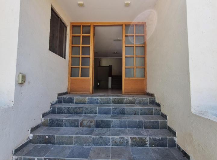 Casa · 200m² · 4 Ambientes · 2 Cocheras