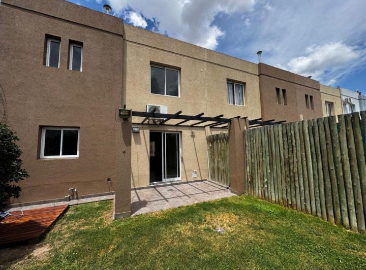 Casa · 100m² · 5 Ambientes · 1 Cochera