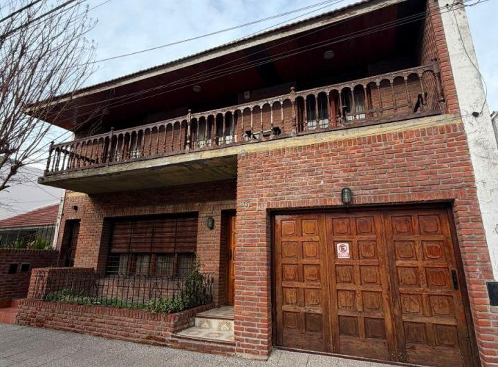 PH · 301m² · 5 Ambientes · 1 Cochera