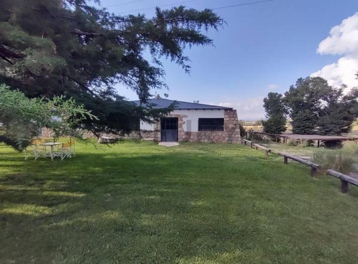 Casa · 200m² · 6 Ambientes · 4 Cocheras