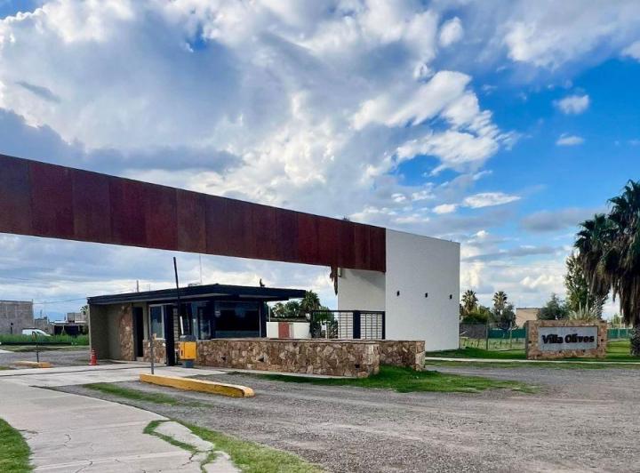 Casa · 165m² · 6 Ambientes · 2 Cocheras