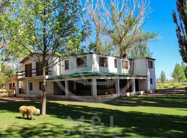 Casa · 400m² · 5 Ambientes · 2 Cocheras