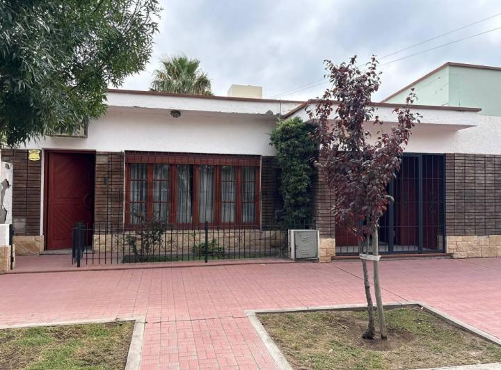 Casa · 276m² · 10 Ambientes · 1 Cochera