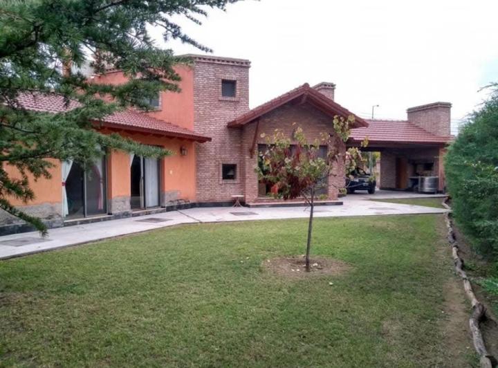 Casa · 250m² · 5 Ambientes