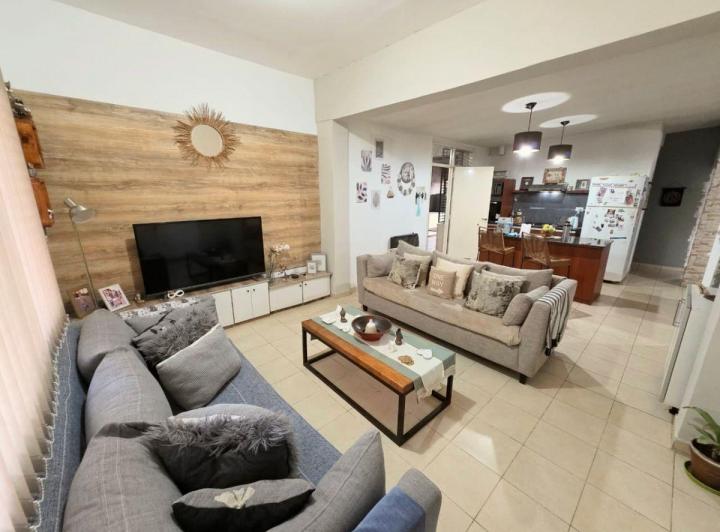 Casa · 162m² · 6 Ambientes · 1 Cochera