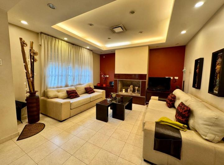 Casa · 222m² · 6 Ambientes · 1 Cochera
