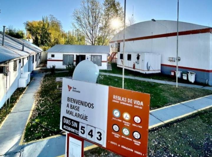 Bodega-Galpón · 1810m² · 50 Ambientes · 20 Cocheras