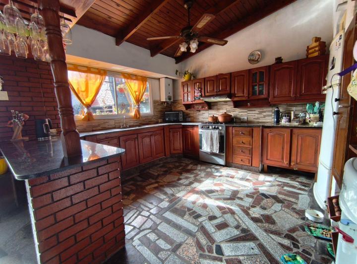 PH · 250m² · 6 Ambientes · 1 Cochera