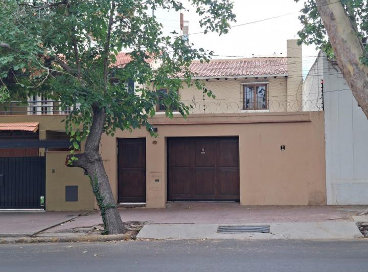 Casa · 259m² · 5 Ambientes · 2 Cocheras