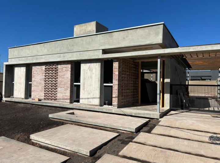 Casa · 100m² · 4 Ambientes · 2 Cocheras