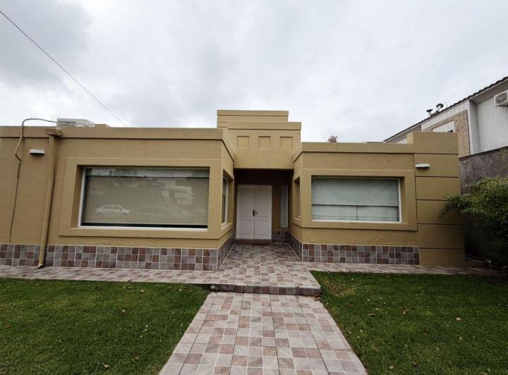 Casa · 170m² · 6 Ambientes · 2 Cocheras