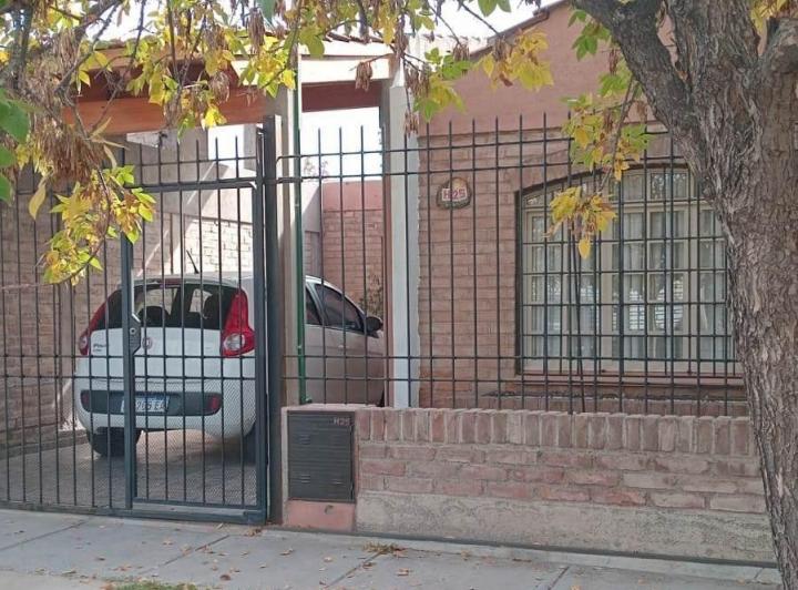 Casa · 239m² · 7 Ambientes · 2 Cocheras