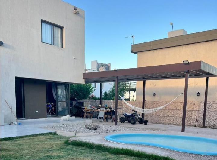 Casa · 120m² · 4 Ambientes · 2 Cocheras