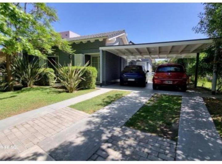 Casa · 120m² · 4 Ambientes · 2 Cocheras