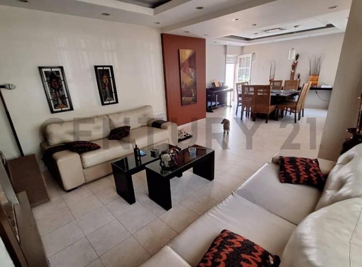 Casa · 222m² · 4 Ambientes · 1 Cochera