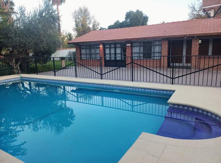 Casa · 90m² · 5 Ambientes · 2 Cocheras