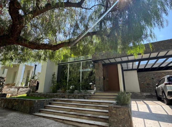 Casa · 175m² · 4 Ambientes · 2 Cocheras