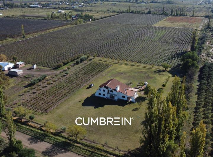 Casa · 100000m² · 2 Cocheras