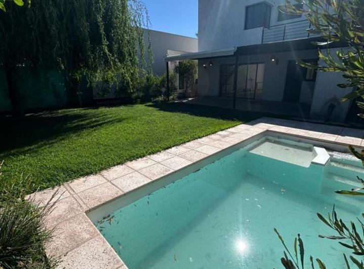Casa · 190m² · 3 Dormitorios · 1 Cochera