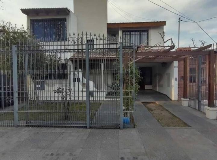 Casa · 184m² · 6 Ambientes · 2 Cocheras