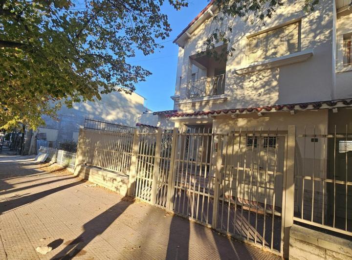 Casa · 360m² · 10 Ambientes · 1 Cochera