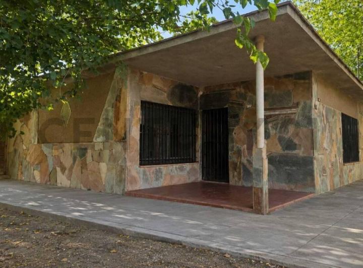 Casa · 194m² · 6 Ambientes · 1 Cochera