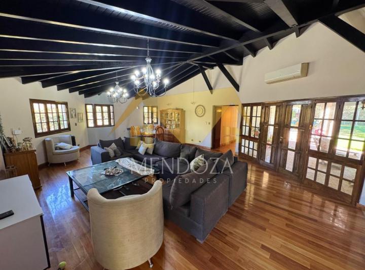 Casa · 399m² · 7 Ambientes · 6 Cocheras