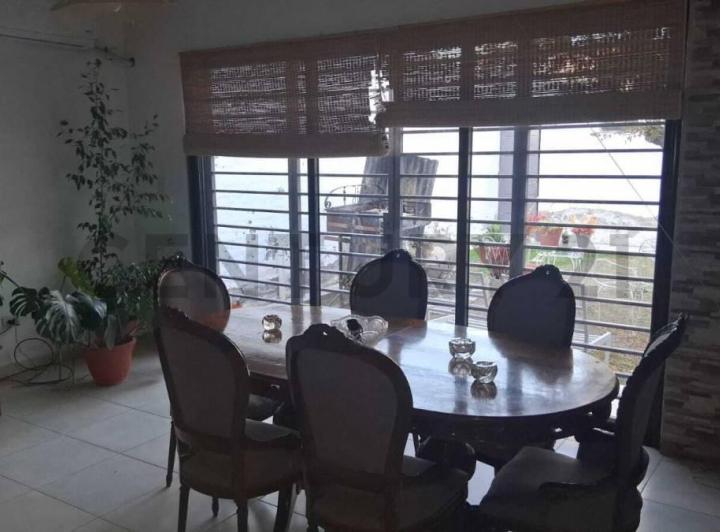 Local comercial · 260m² · 10 Ambientes · 1 Cochera