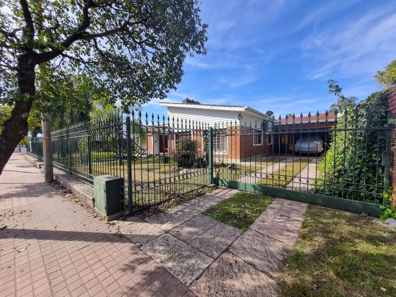 Venta Casa 3 Dorm + Escrit. - Patio - Quincho/asador - Piscina - 1369 m² Terr. / 491 m² Cubiertos