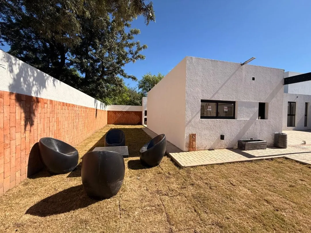 CASA VILLA ALLENDE CENTRO HOUSING PRIVADO 2 DORMI PATIO COCHERA A ESTRENAR VENTA