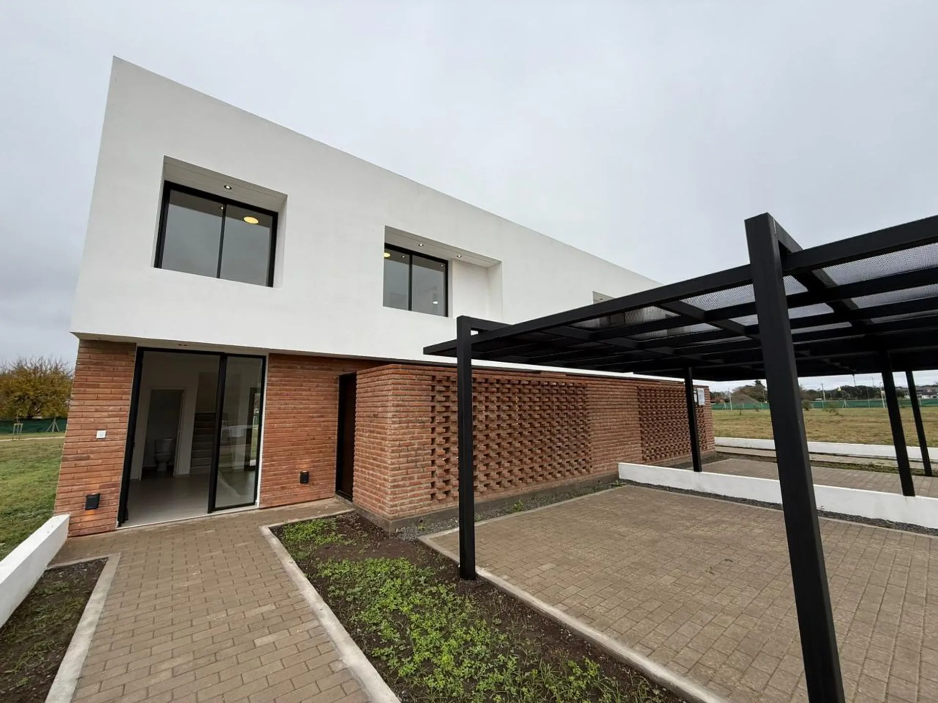 CASA TIPO DUPLEX CORDOBA TALAR DEL ESTE Bº CERRADO 3 DORMI APTO CREDITO A ESTRENAR VENTA