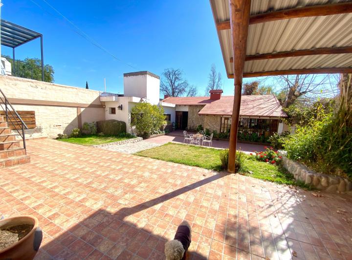 Casa · 325m² · 12 Ambientes · 3 Cocheras