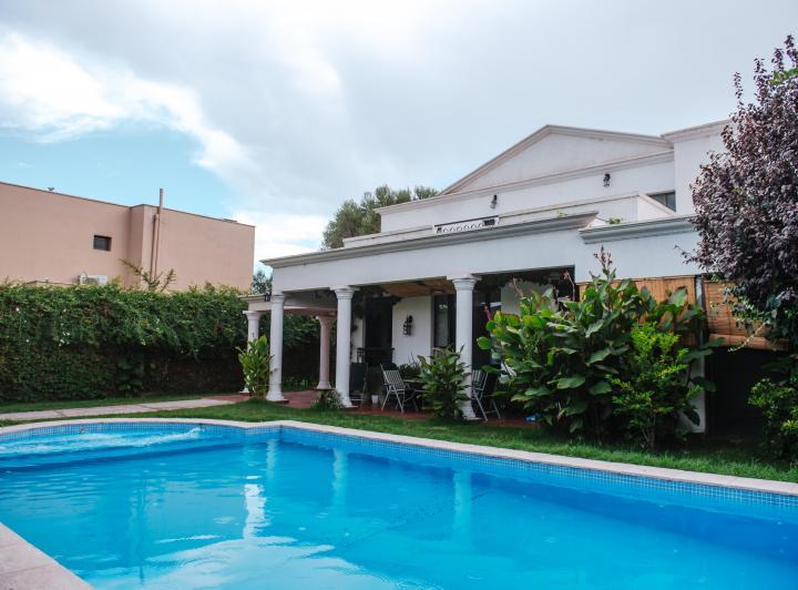 Casa · 255m² · 5 Ambientes · 1 Cochera