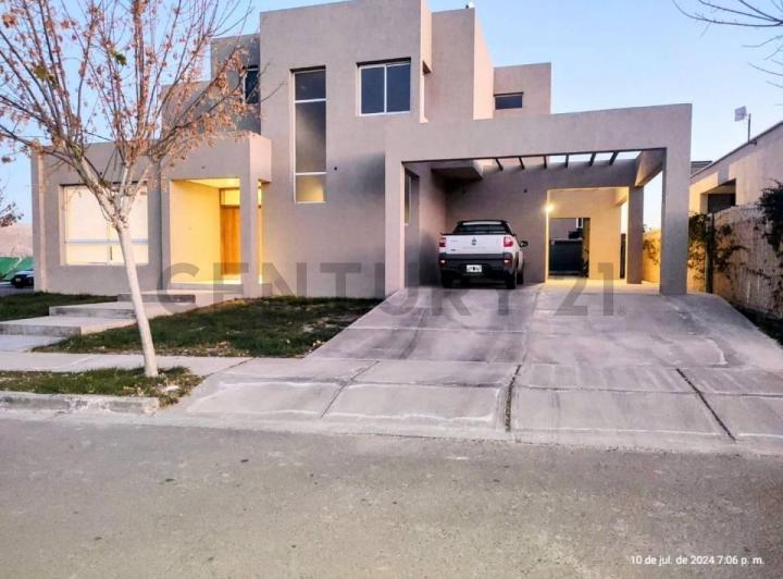 Casa · 310m² · 4 Ambientes