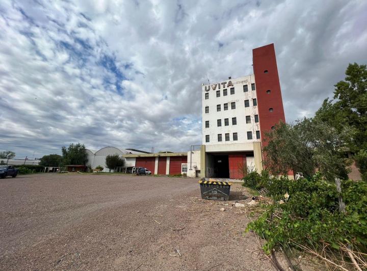 Bodega-Galpón · 6715m²