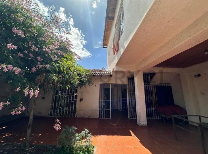 Casa · 195m² · 5 Ambientes · 2 Cocheras