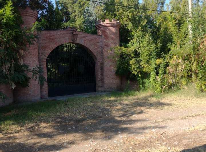 Quinta vacacional · 1300m² · 10 Dormitorios · 4 Cocheras