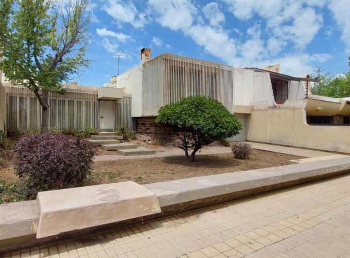 Casa · 466m² · 4 Ambientes · 4 Cocheras