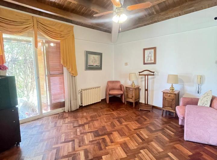 Casa · 287m² · 6 Ambientes · 1 Cochera