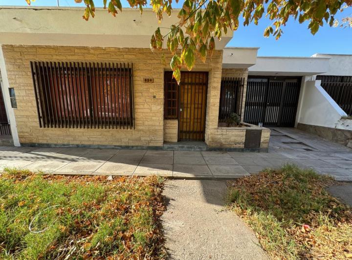 Casa · 155m² · 4 Dormitorios · 2 Cocheras