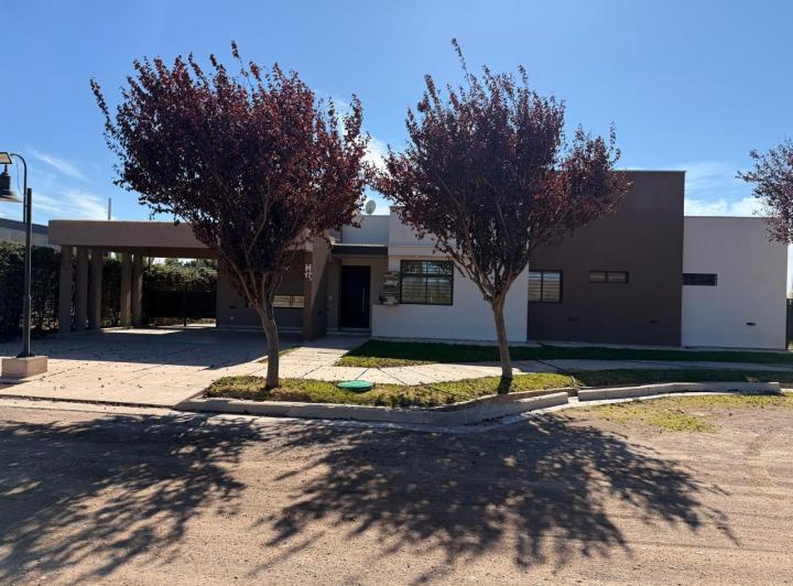 Casa · 378m² · 3 Dormitorios · 2 Cocheras
