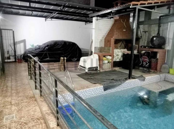 Casa · 130m² · 5 Ambientes · 1 Cochera