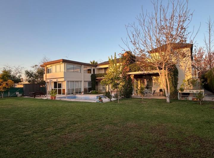 Casa · 580m² · 7 Ambientes · 4 Cocheras
